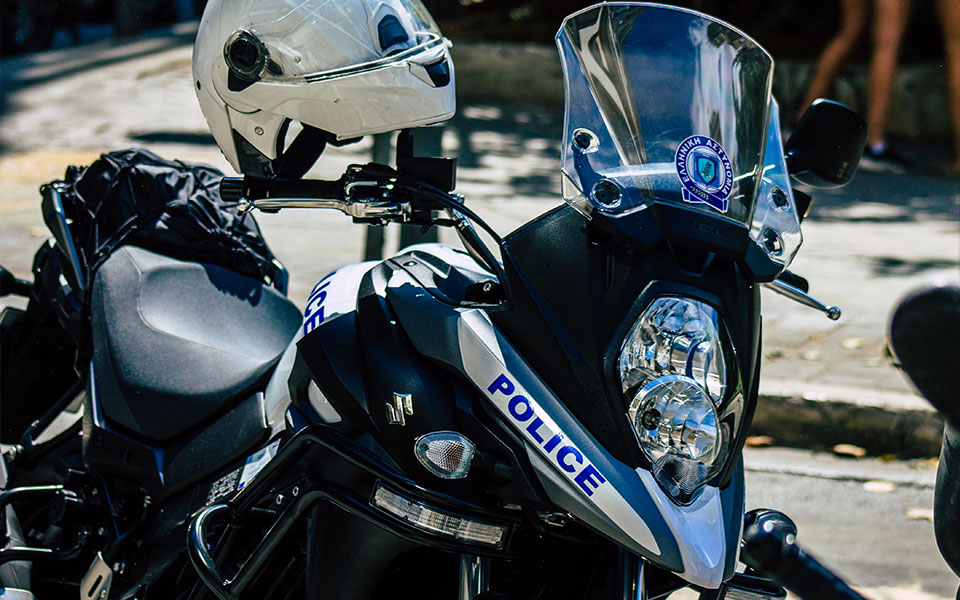 χειροπέδες-σε-18-άτομα-για-παραβίαση-του-562304629