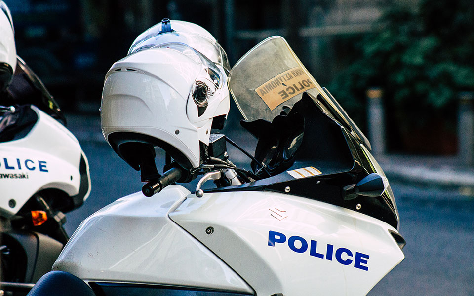 αγία-παρασκευή-χειροπέδες-σε-δύο-άτομ-562326946