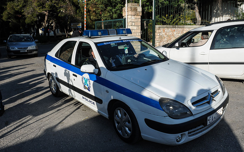 χειροπέδες-σε-ένα-άτομο-για-κατοχή-μεγ-562312225