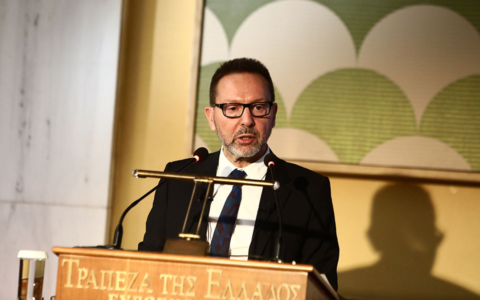 ανεβαίνει-ο-λογαριασμός-της-τραπεζικ-562331011