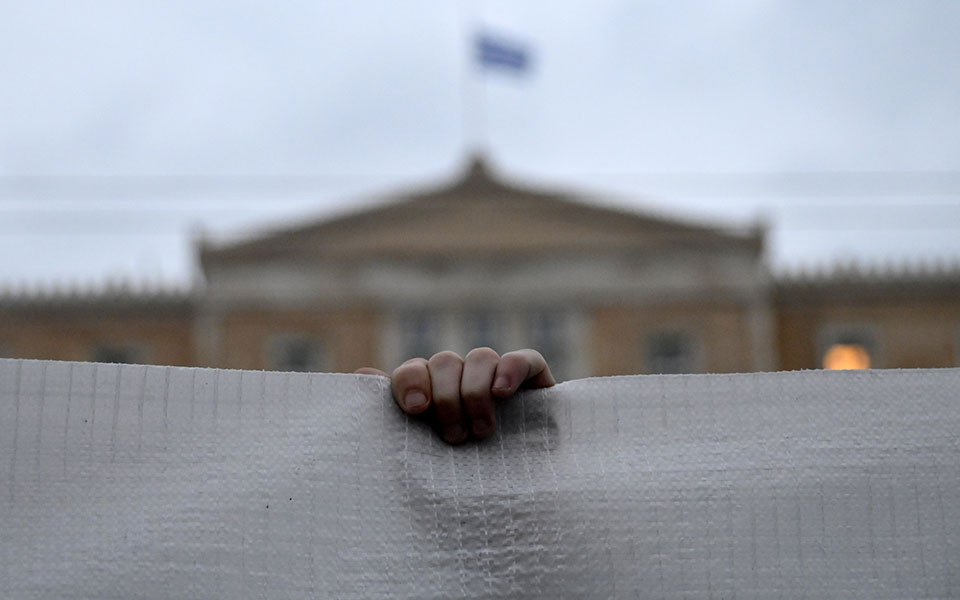 τραγωδία-στα-τέμπη-κλειστό-το-σύνταγμ-562303030