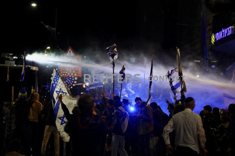 Ισραήλ: Διαδηλώσεις κατά της αποπομπής του υπουργού Άμυνας-1