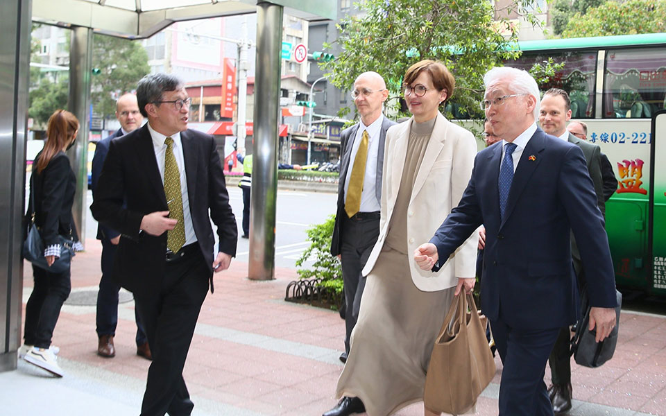 ταϊβάν-πρώτη-επίσκεψη-υπουργού-από-τη-562332379