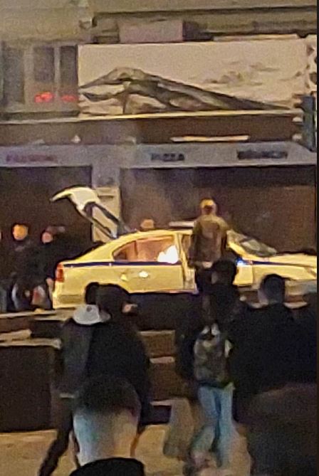 Σύνταγμα: Επεισόδια από κουκουλοφόρους αμαύρωσαν τη συγκέντρωση διαμαρτυρίας-1