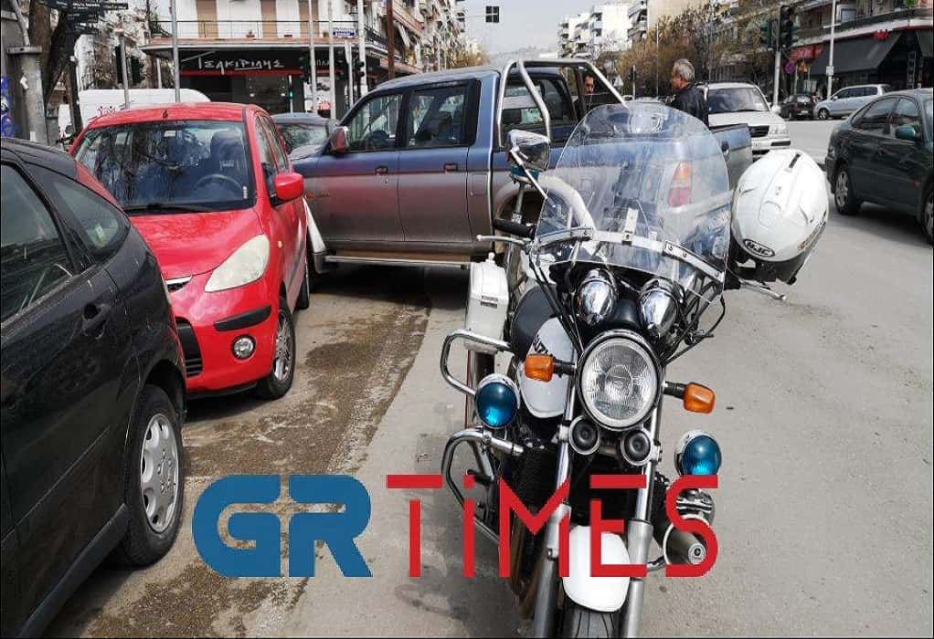 Θεσσαλονίκη: Αγροτικό εξετράπη της πορείας του και προσέκρουσε σε πέντε αυτοκίνητα-1