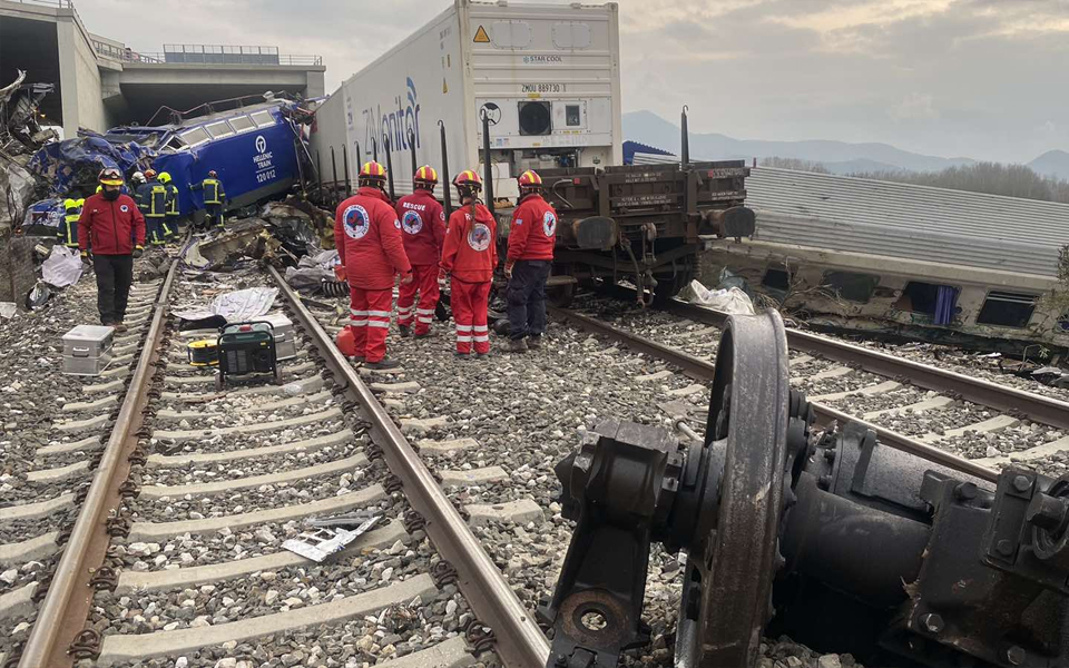 Τραγωδία στα Τέμπη: «Οφείλουμε να αποδώσουμε τους νεκρούς στους οικείους τους»-1
