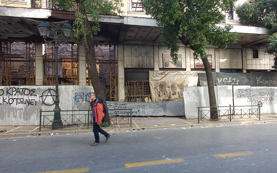 Μαζικές διαδηλώσεις για την τραγωδία στα Τέμπη – Βανδαλισμοί στο κέντρο της Αθήνας-23