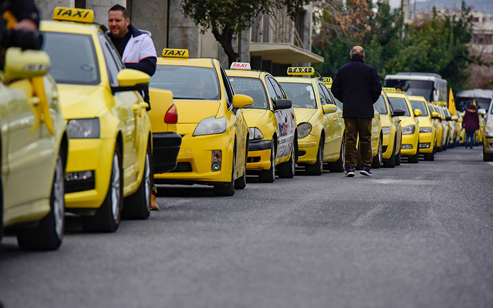 χωρίς-ταξί-η-αθήνα-24ωρη-απεργία-την-πέμ-562334992
