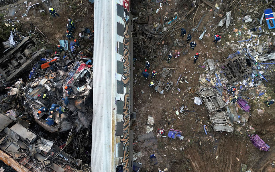 σύγκρουση-τρένων-στα-τέμπη-συλλυπητή-562300468