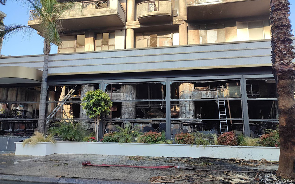 Νέα Σμύρνη: Εμπρησμός η φωτιά στο εστιατόριο – Εντοπίστηκαν υπολείμματα φωτοβολίδας-2