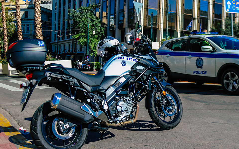 χειροπέδες-σε-22χρονο-για-βιασμό-15χρονη-562304689