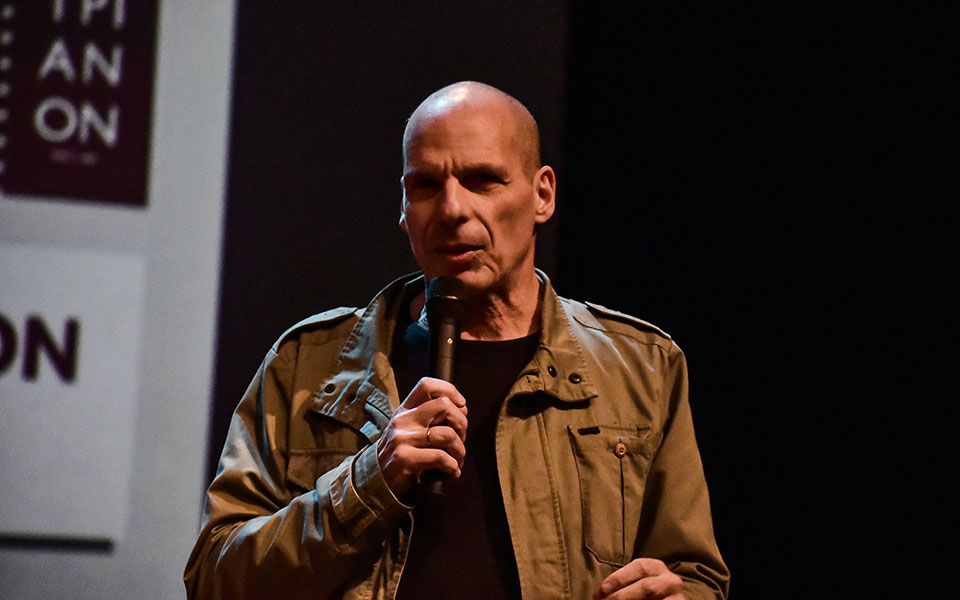 επίθεση-σε-βαρουφάκη-συνελήφθη-17χρονο-562319305