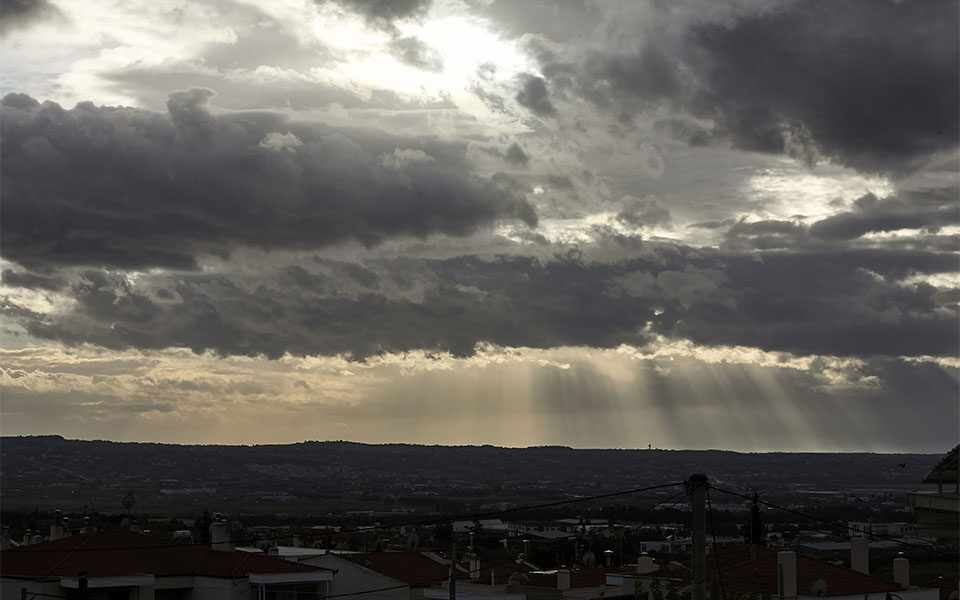 καιρός-μικρή-άνοδος-της-θερμοκρασίας-562310809
