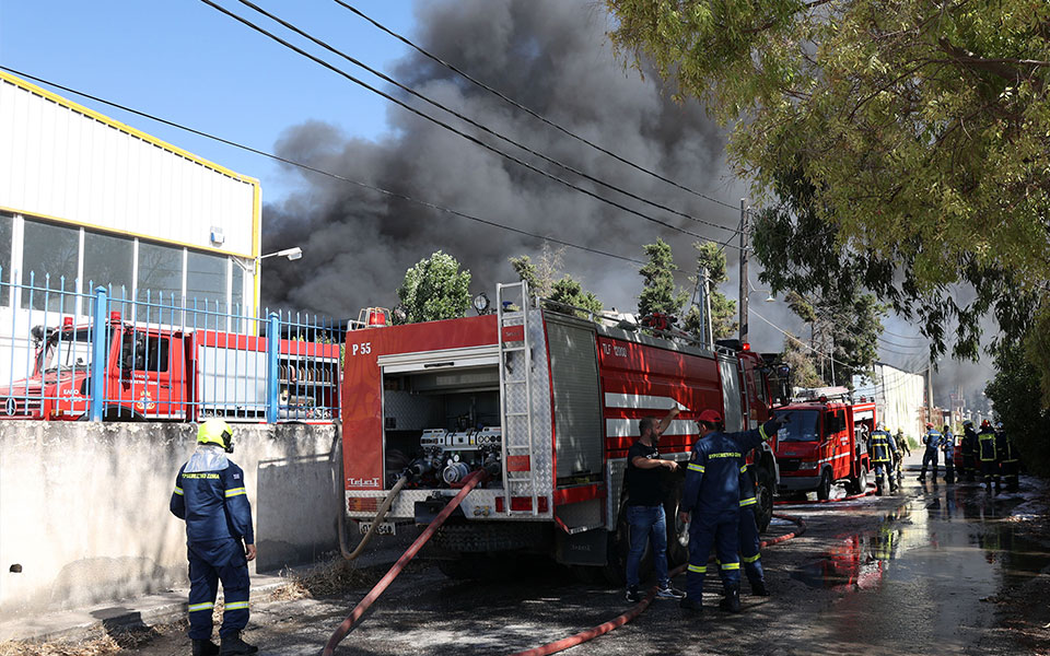 υπό-έλεγχο-πυρκαγιά-σε-διαμέρισμα-στο-562308313