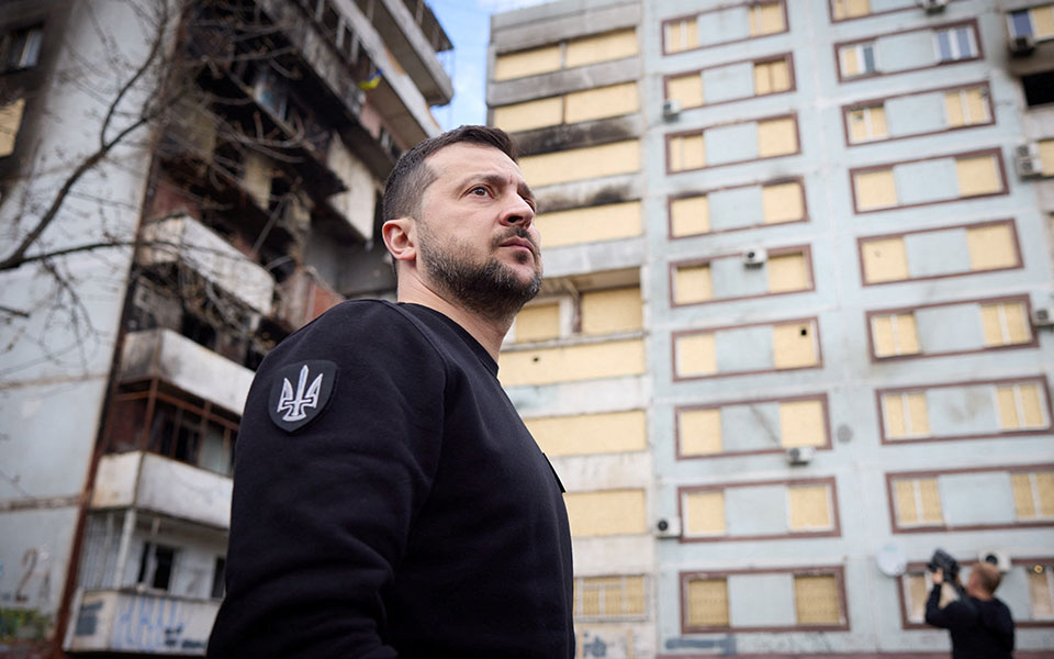 η-ε-ε-αναζητεί-όρια-στη-σχέση-με-το-πεκί-562344718