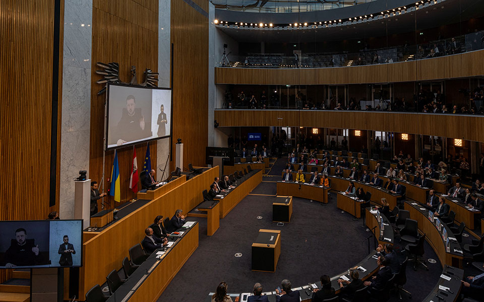 αυστρία-ακροδεξιοί-βουλευτές-αποχώρ-562346992