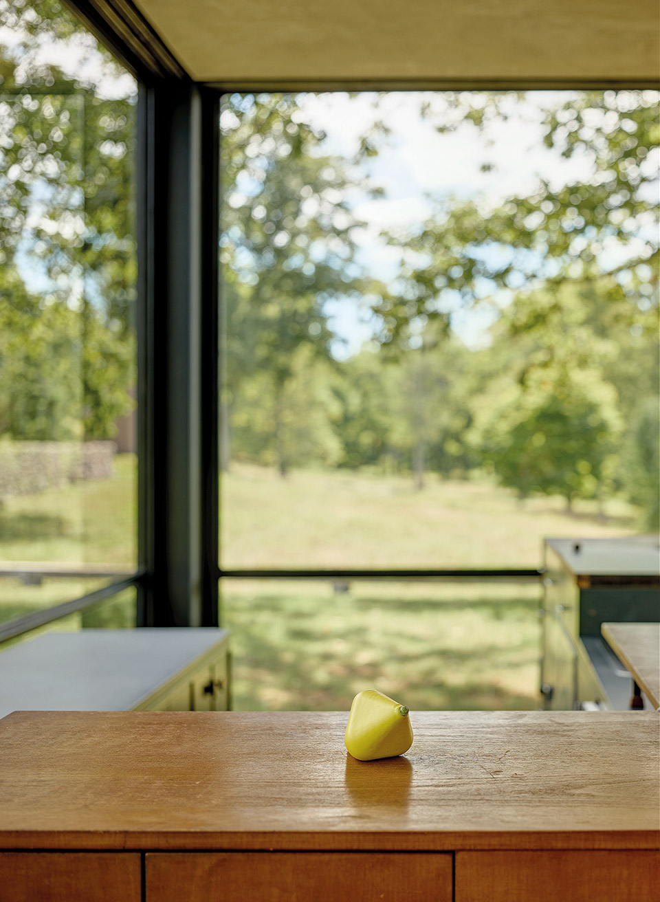O Ρόμπερτ Στάντλερ σχεδιάζει λαμπατέρ που θυμίζουν καρότα-4