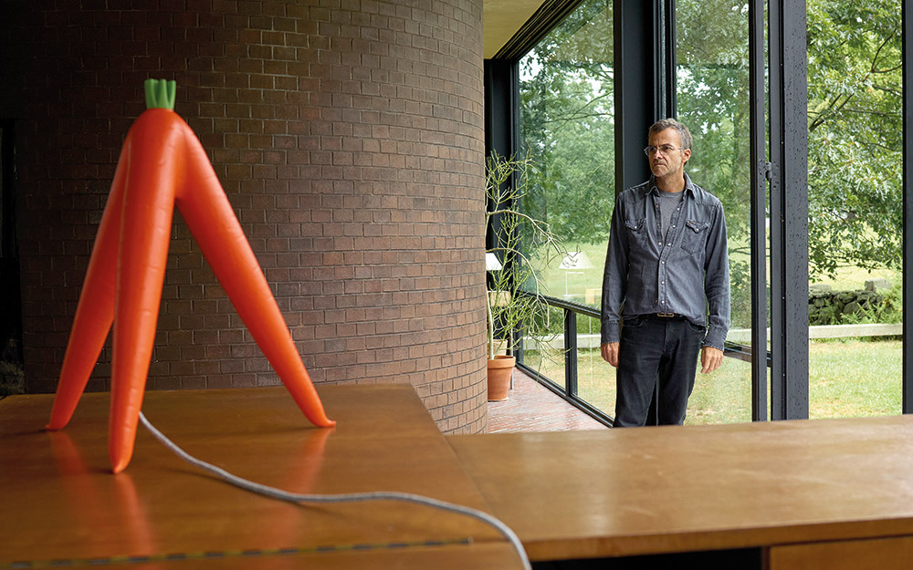 o-ρόμπερτ-στάντλερ-σχεδιάζει-λαμπατέρ-562357138