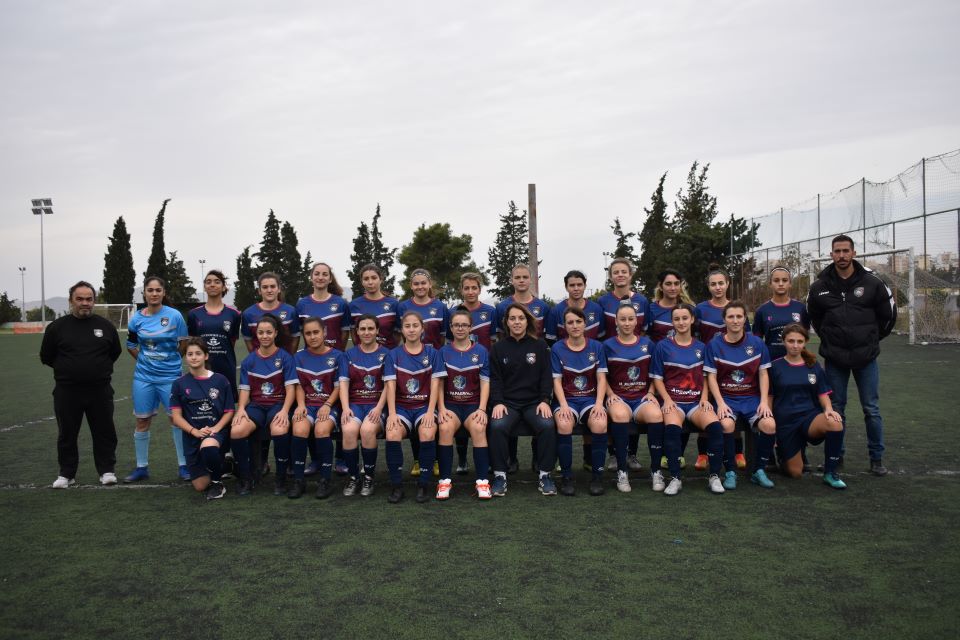 «Αυτή η μικρή έβαλε γκολ!»: Στο γυναικείο ποδόσφαιρο έφηβες και ενήλικες γίνονται μια οικογένεια-3