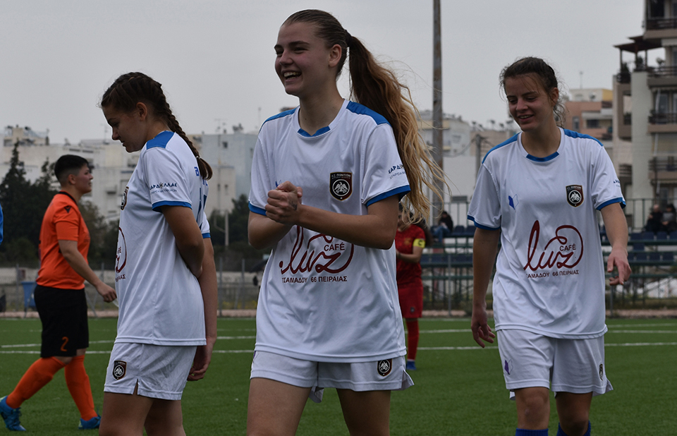 αυτή-η-μικρή-έβαλε-γκολ-στο-γυναικεί-562368961