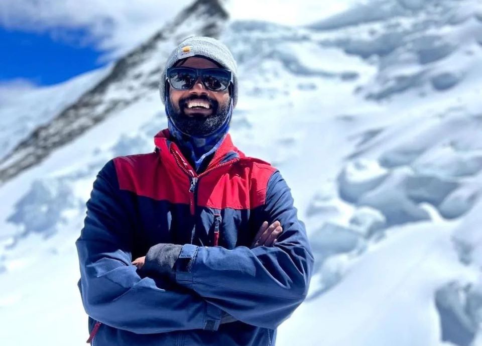 νεπάλ-ζωντανός-μετά-από-τρεις-μέρες-βρ-562380502