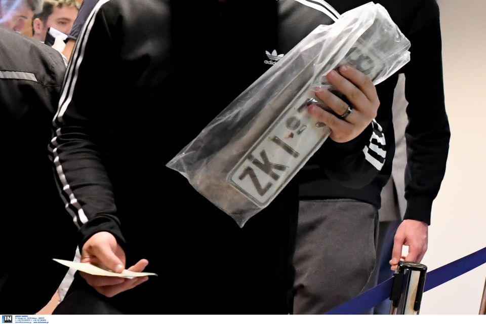 από-αύριο-η-επιστροφή-πινακίδων-ι-χ-και-562366135