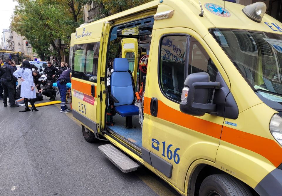 λεωφόρος-σχιστού-αυτοκίνητο-παρέσυρ-562385416