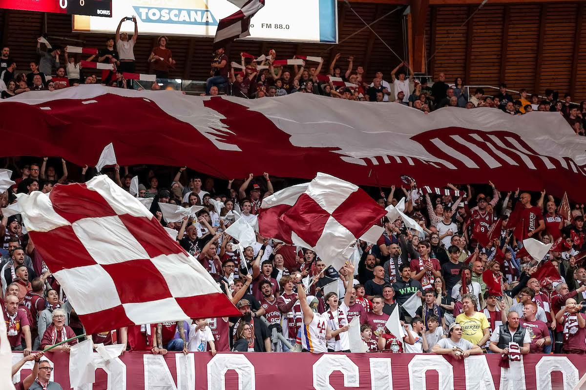 Ιταλία: Οκτώ χιλιάδες φίλαθλοι σε αγώνα Γ’ Εθνικής μπάσκετ-1