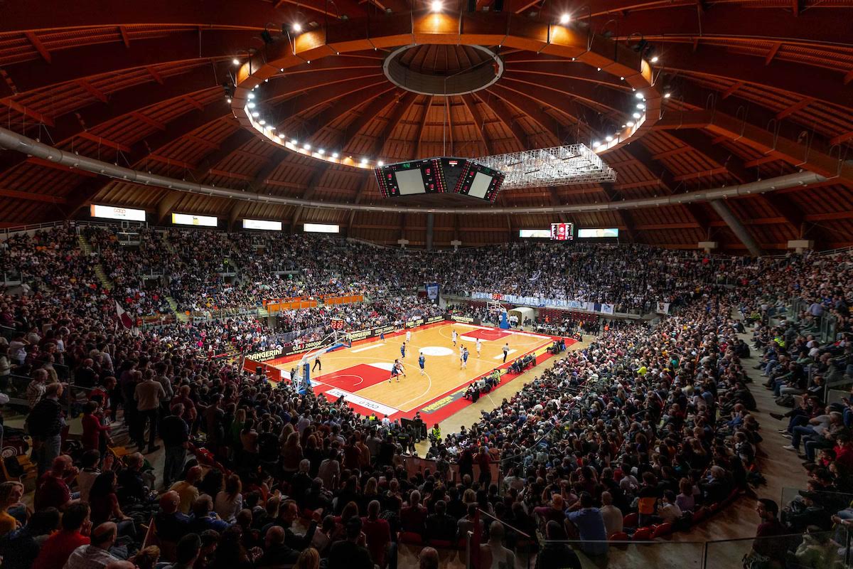 ιταλία-οκτώ-χιλιάδες-φίλαθλοι-σε-αγών-562361566