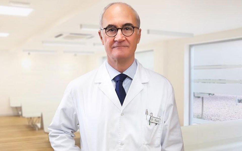 ο-γιατρός-που-σώζει-καριέρες-562386373