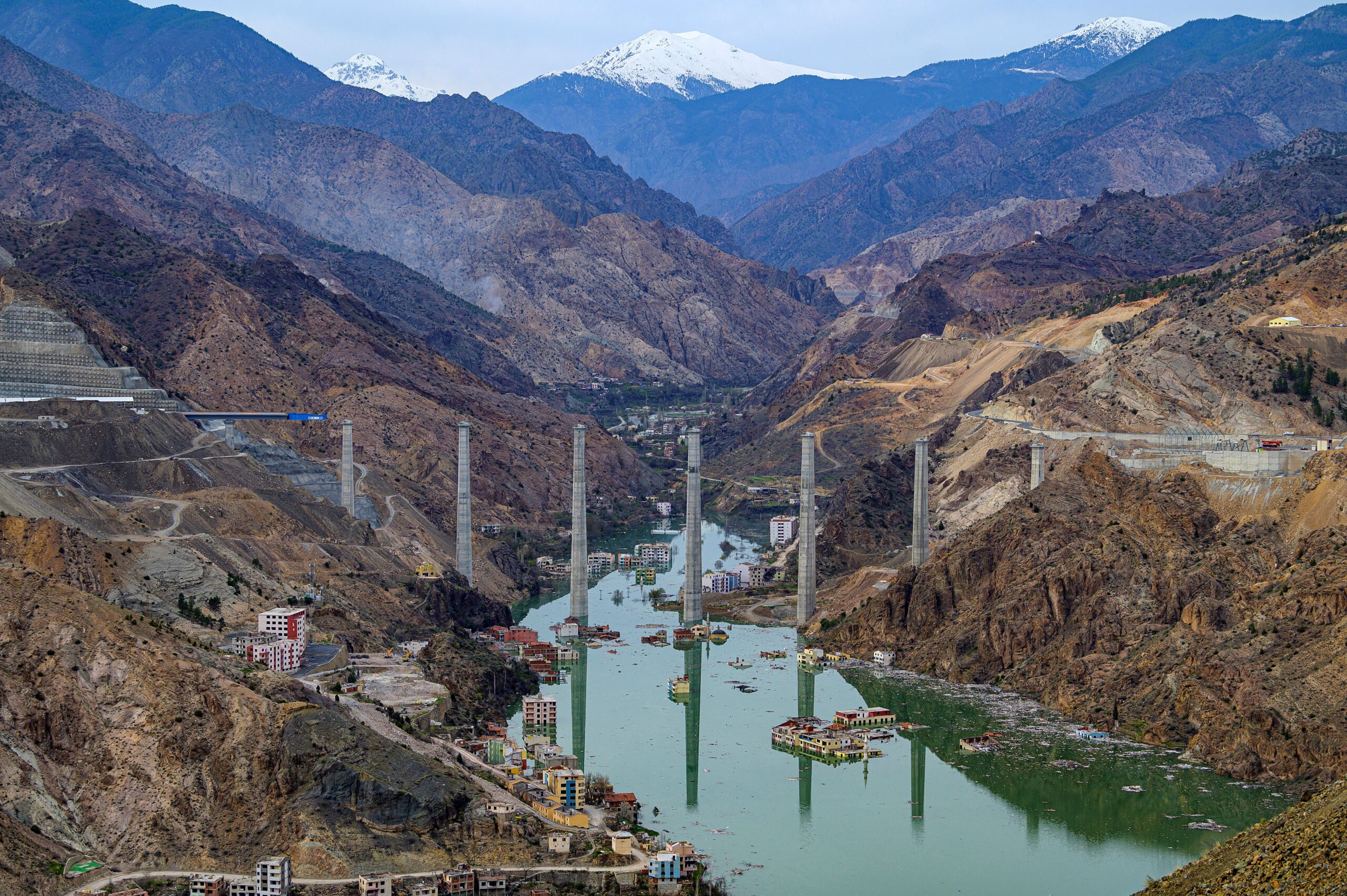 η-τουρκική-πόλη-που-βυθίζεται-μέρα-με-τ-562371781