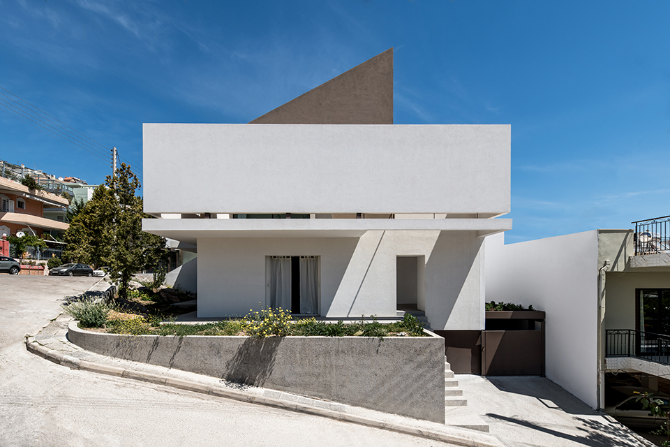 «Η βίλα που διαφημίζουμε δεν είναι ελληνικό καλοκαίρι»-2