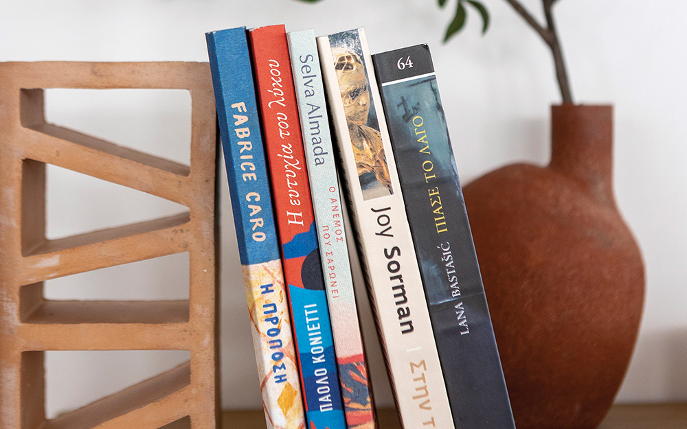 ξεφυλλίζοντας-συνταγές-ευτυχίας-562367710