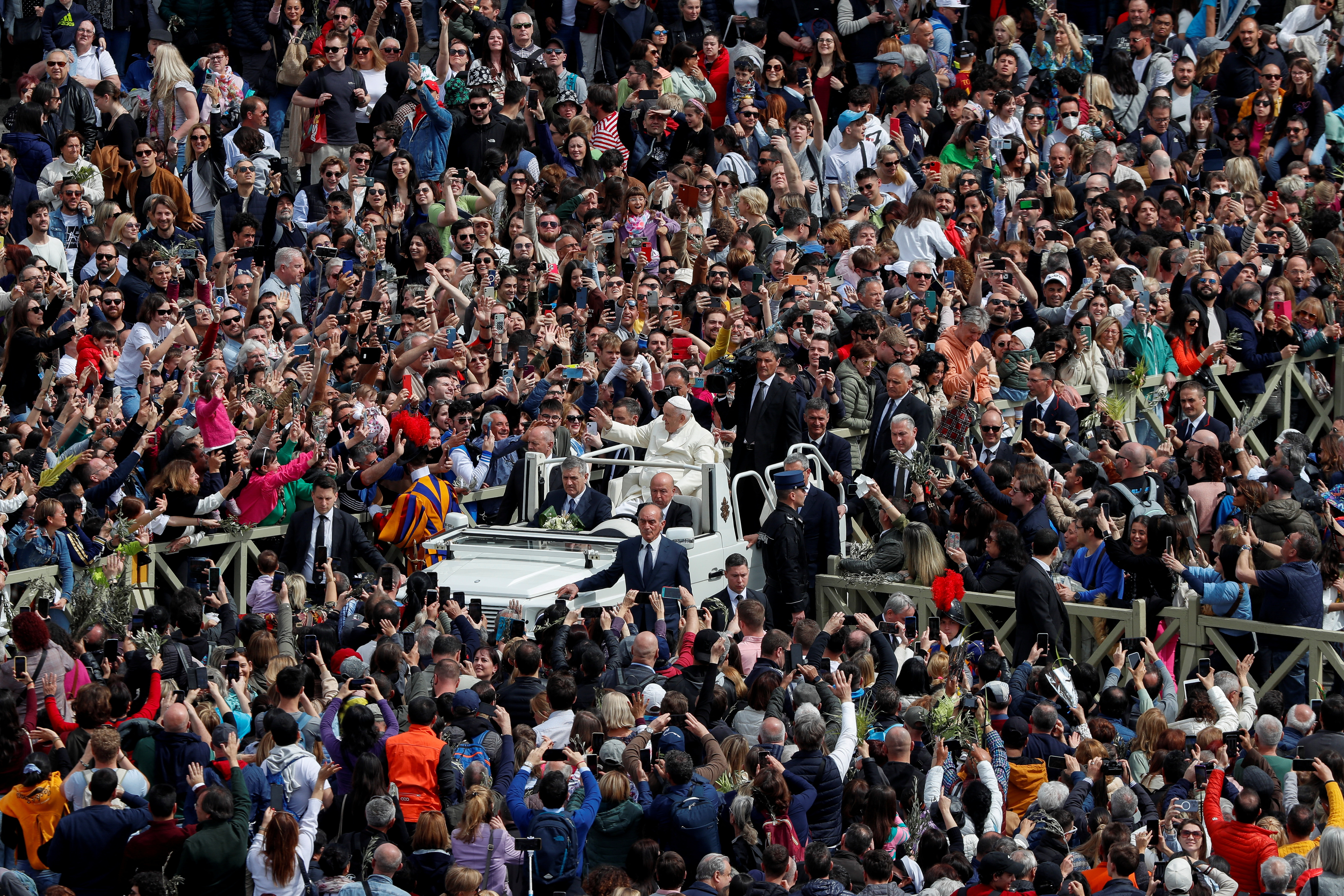 Πάπας Φραγκίσκος: Και εγώ χρειάζομαι το χάδι του Ιησού-1