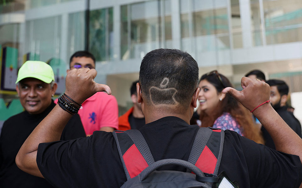 η-apple-πάειινδία-ουρές-στα-εγκαίνια-το-562376125