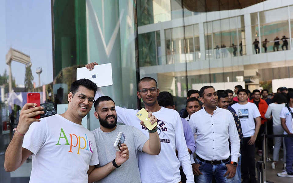 Η Apple πάει…Ινδία – Ουρές στα εγκαίνια του πρώτου της καταστήματος-2