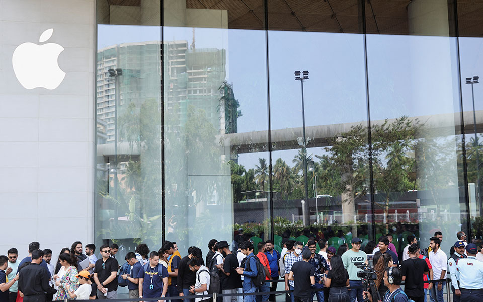 Η Apple πάει…Ινδία – Ουρές στα εγκαίνια του πρώτου της καταστήματος-1