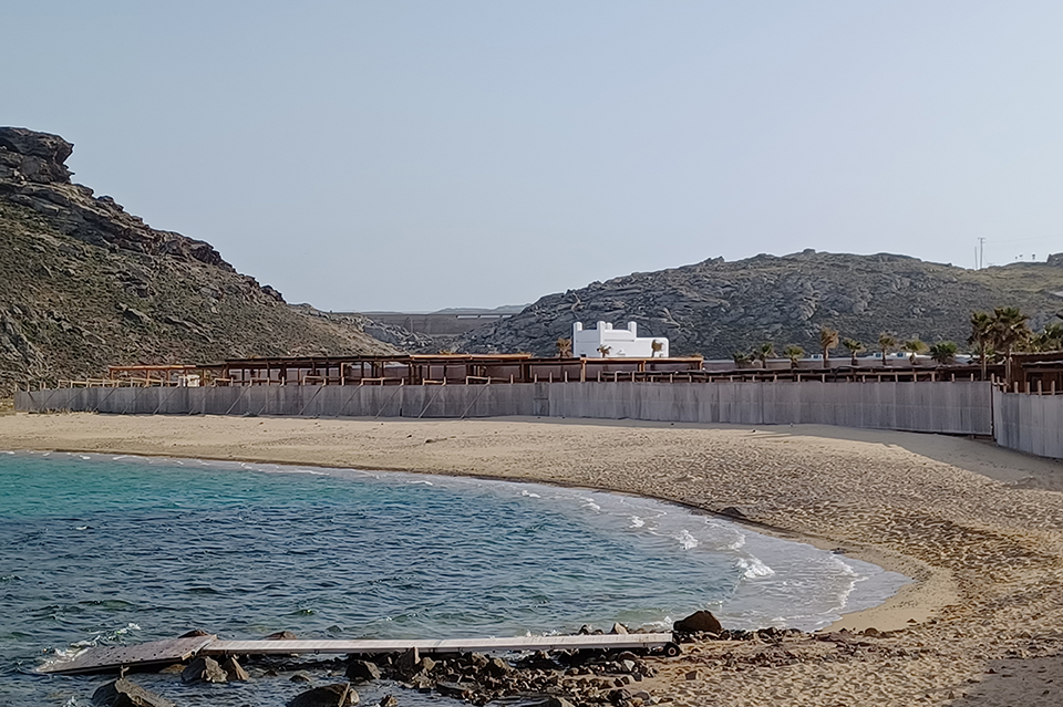 Μύκονος: Πάσχα στη σκιά των αυθαιρεσιών-3