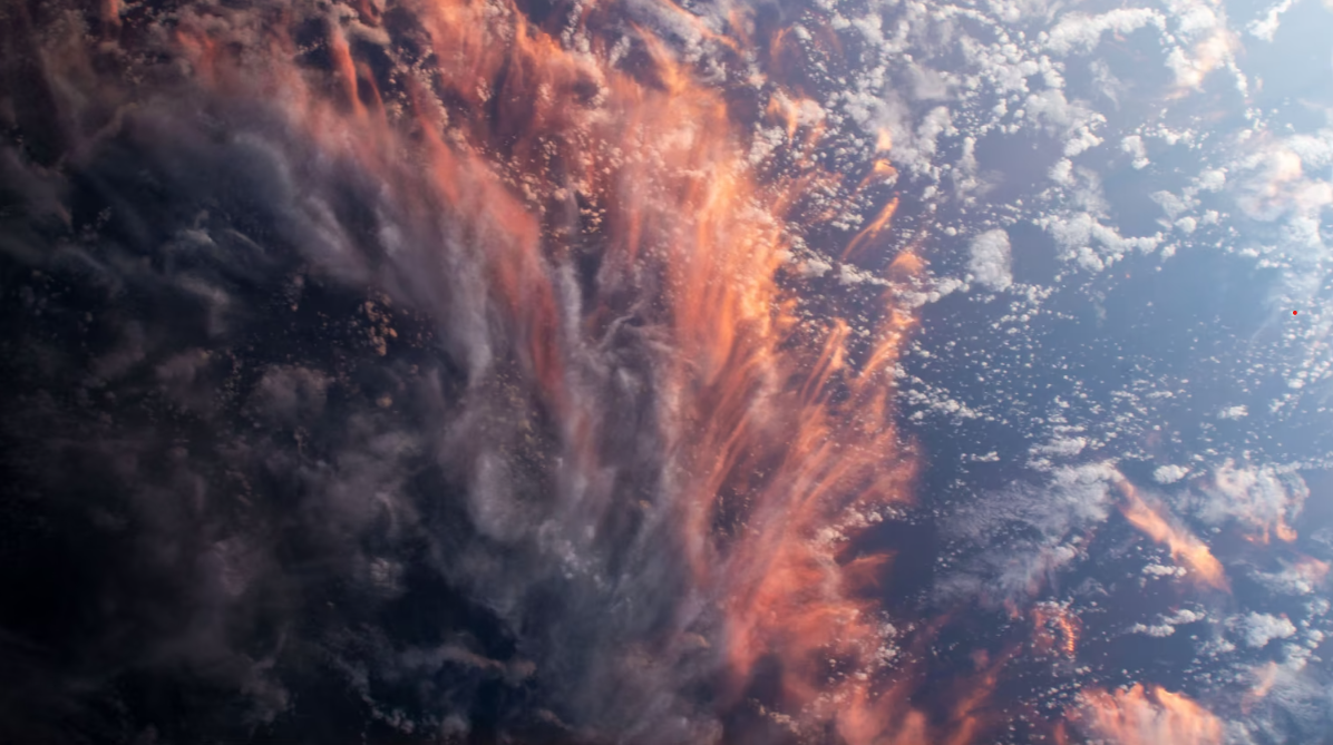 Ροζ σύννεφα, αμμόλοφοι, Νότιο Σέλας: Η Γη μέσα από τον φακό των αστροναυτών-21