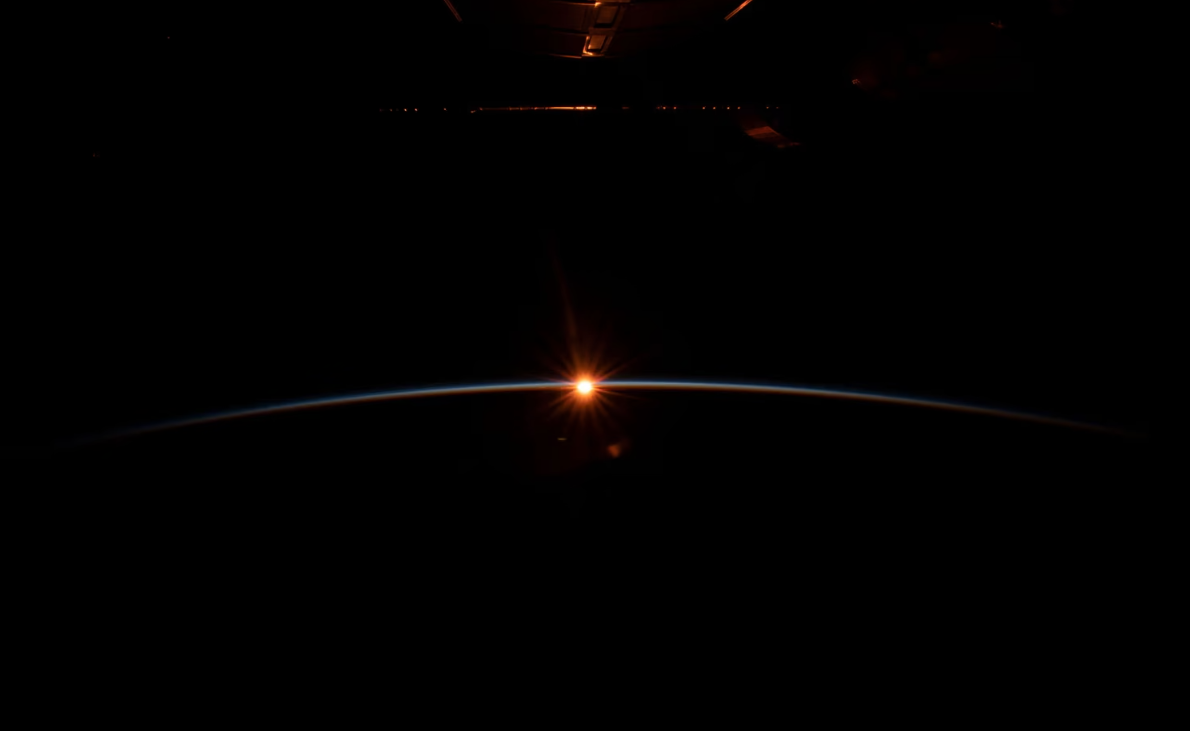 Ροζ σύννεφα, αμμόλοφοι, Νότιο Σέλας: Η Γη μέσα από τον φακό των αστροναυτών-22