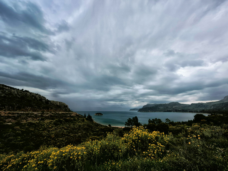Καιρός: Δευτέρα με βροχές, καταιγίδες και σποραδικές χαλαζοπτώσεις-1