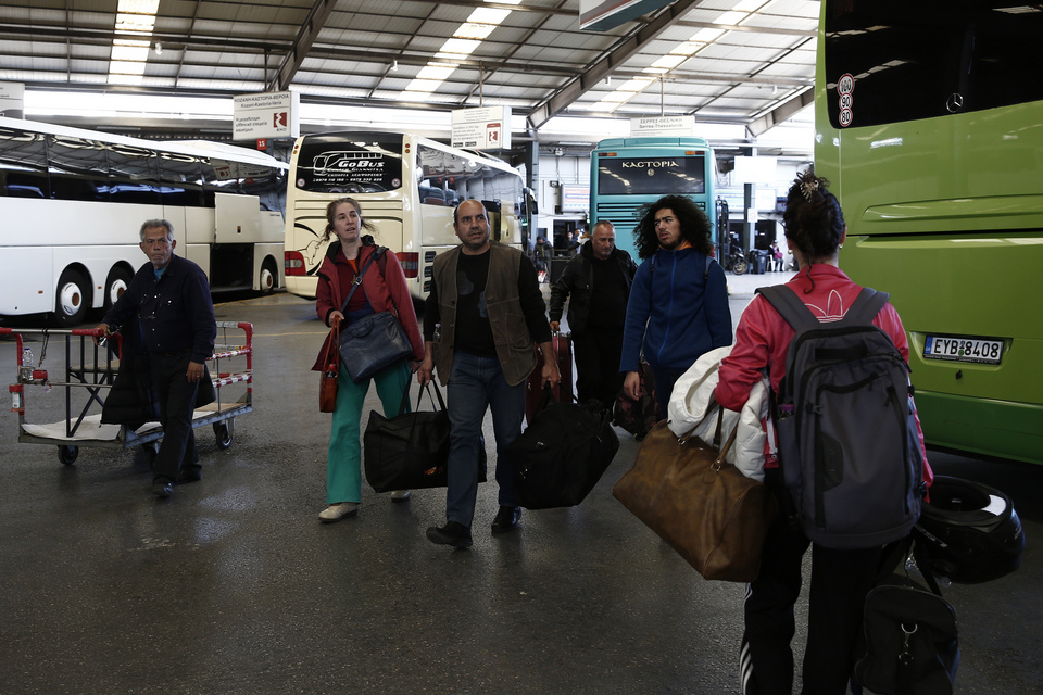 Συνεχίζεται η έξοδος του Πάσχα με πλοία, αεροπλάνα, αυτοκίνητα και λεωφορεία-4