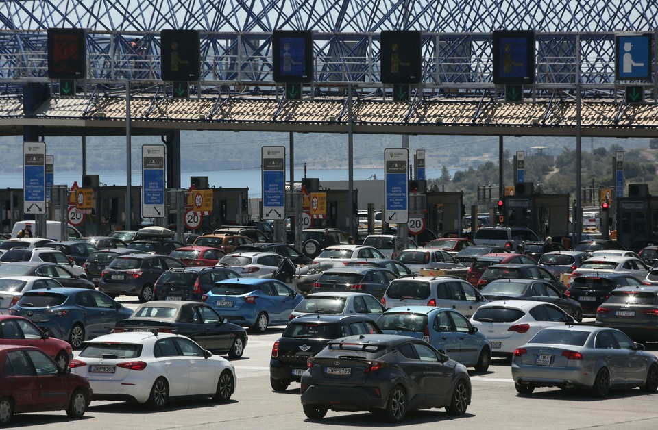 Συνεχίζεται η έξοδος του Πάσχα με πλοία, αεροπλάνα, αυτοκίνητα και λεωφορεία-3