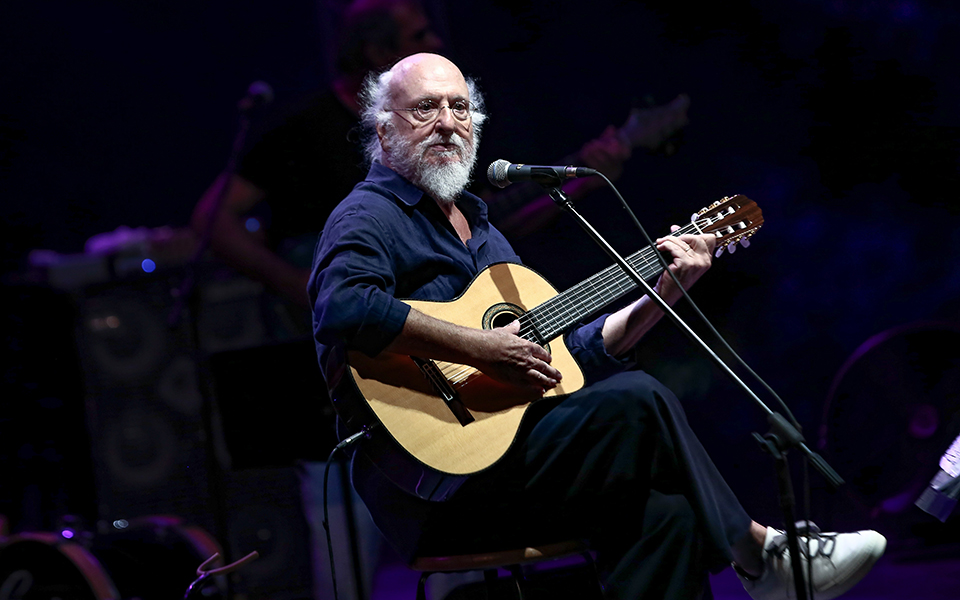 στο-νοσοκομείο-ο-διονύσης-σαββόπουλο-562385707