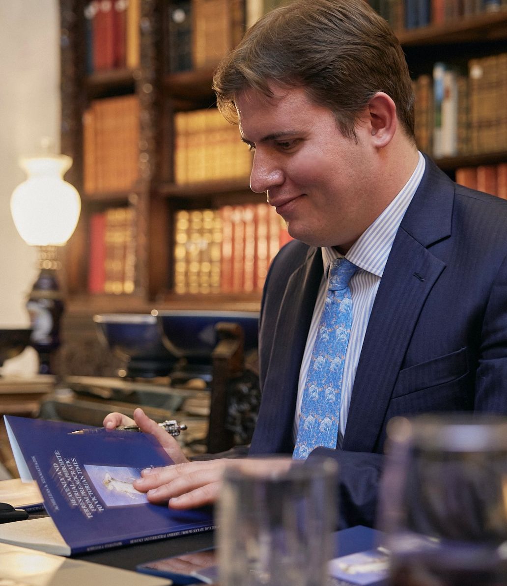 Βιβλίο για τη Γήινη και την Ουράνια Αφροδίτη σε ένα νέο χώρο με μεγάλη ιστορία-1