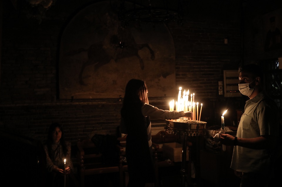 αγιο-φως-το-απόγευμα-του-μ-σαββάτου-στ-562374229