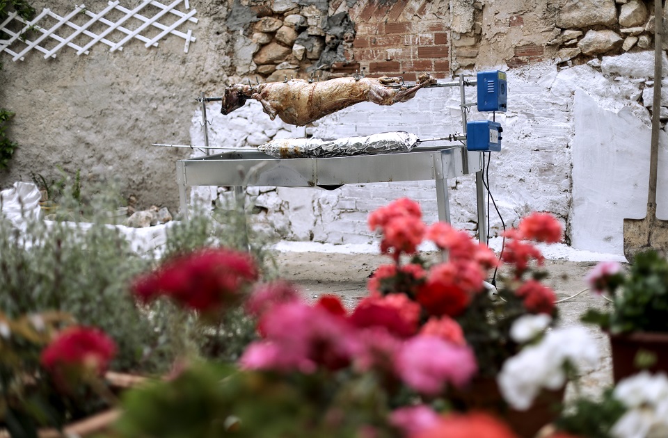 καιρός-με-βροχές-και-καταιγίδες-το-σού-562375135