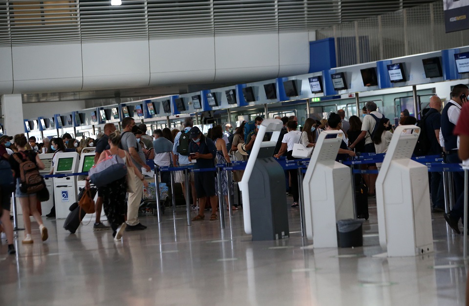 Συνεχίζεται η έξοδος του Πάσχα με πλοία, αεροπλάνα, αυτοκίνητα και λεωφορεία-5