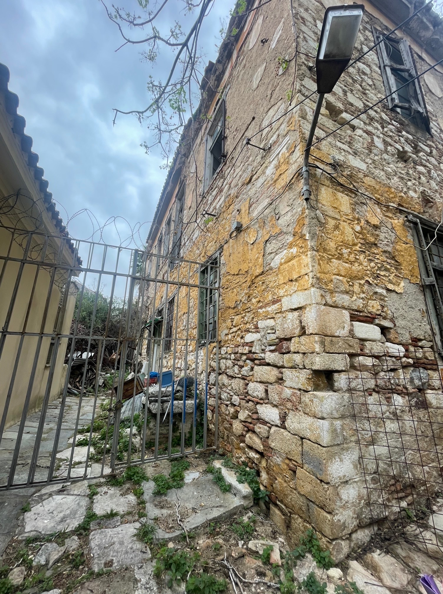 Πλάκα: Αποκαθίστανται ιστορικά κτίρια από το υπουργείο Πολιτισμού-1