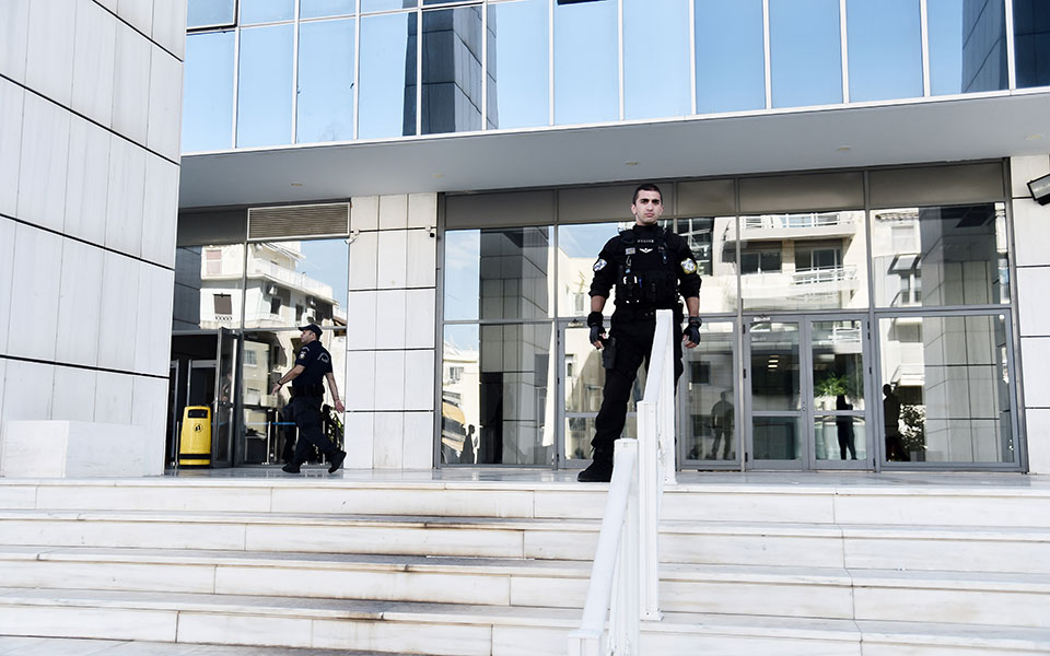 εκτός-εκλογών-το-κόμμα-της-λατινοπούλ-562395223